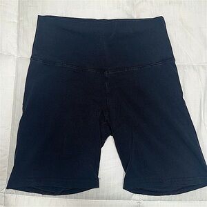 Aritzia 7” Bike Shorts